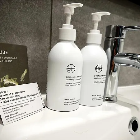 1 West End Boutique * Bowness-on-Windermere