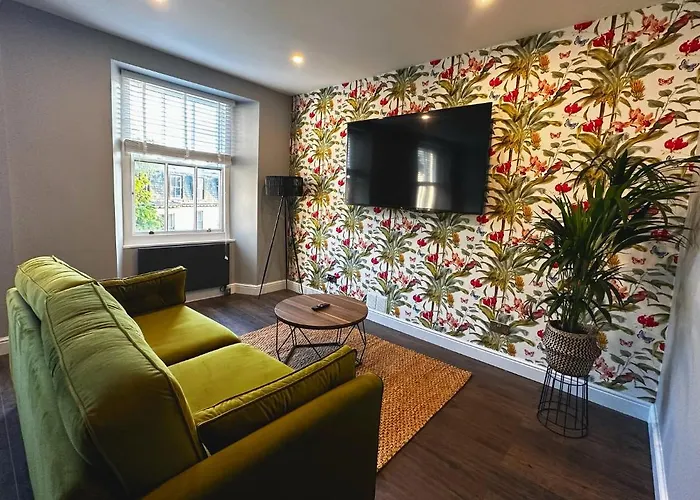 1 West End Boutique *